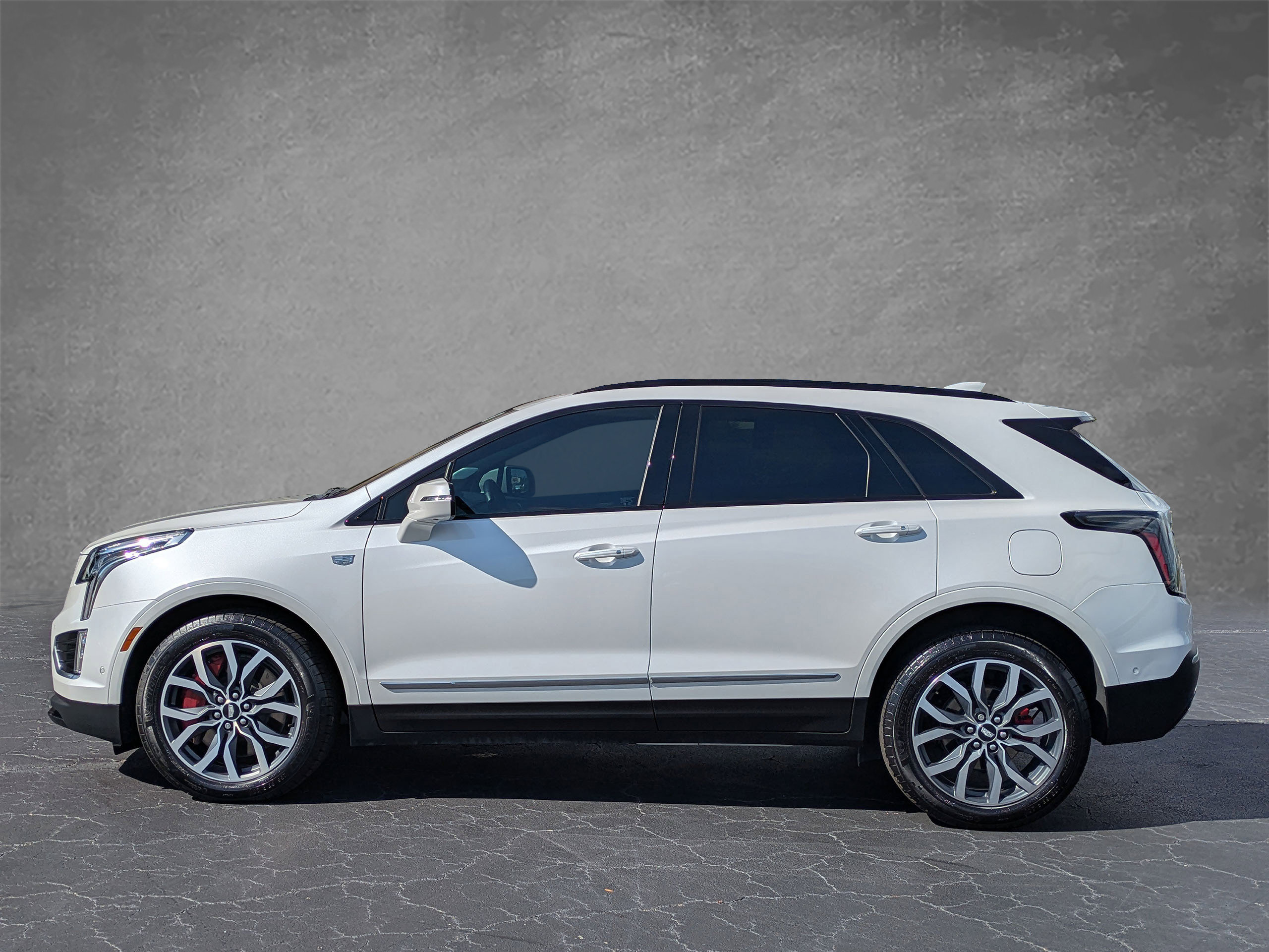 Certified 2023 Cadillac XT5 Sportv w/ Technology Package AWD/4WD image 3