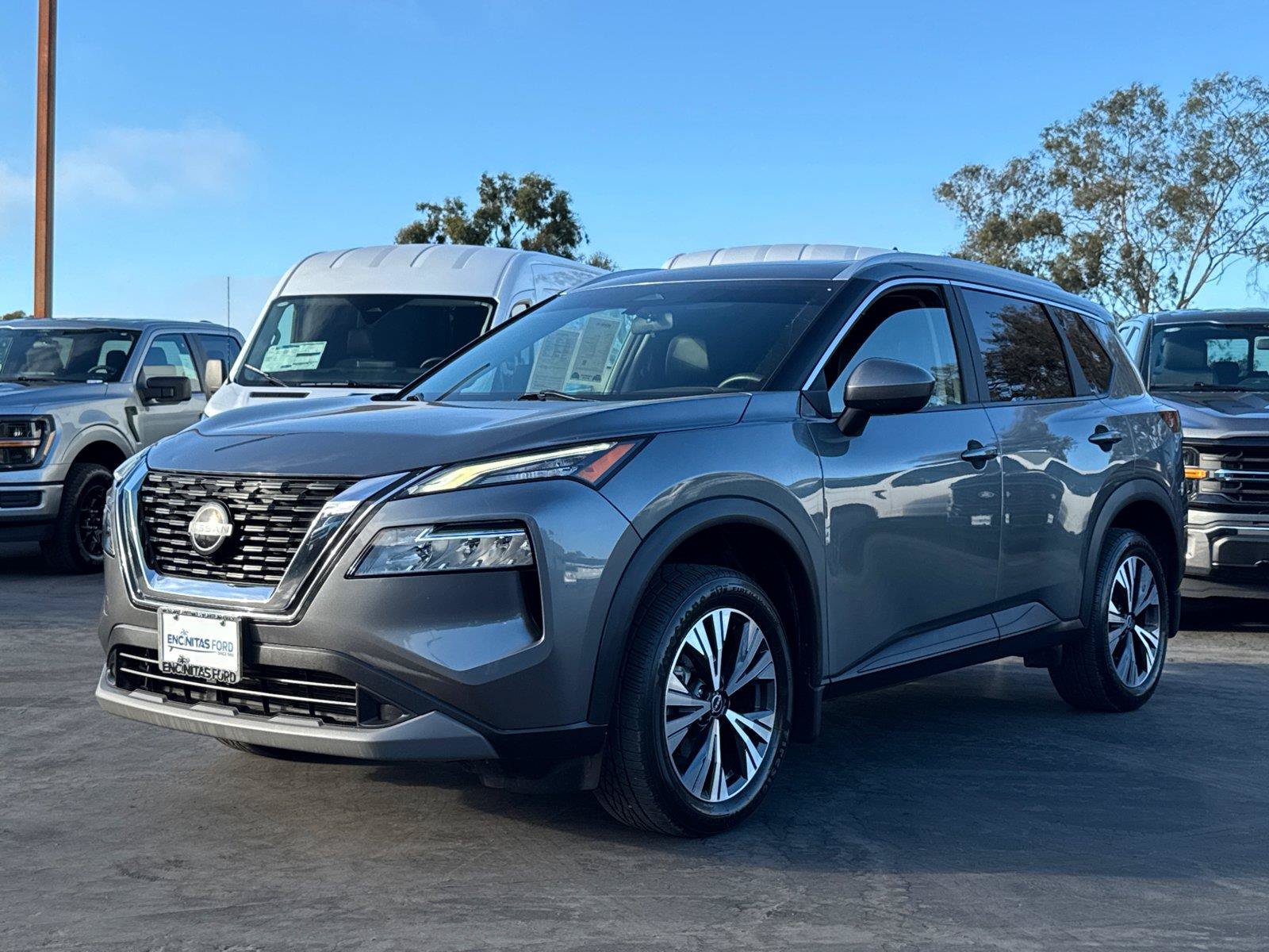 Used 2023 Nissan Rogue SV w/ SV Premium B Package AWD/4WD image 4