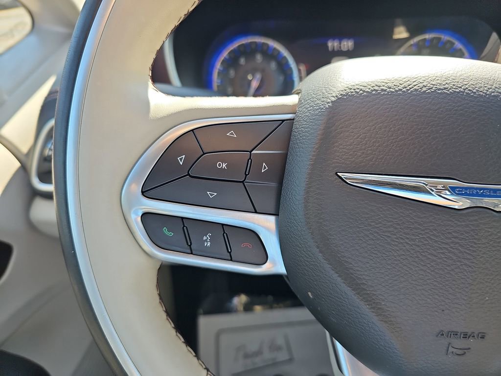 Used 2020 Chrysler Pacifica Limited image 22