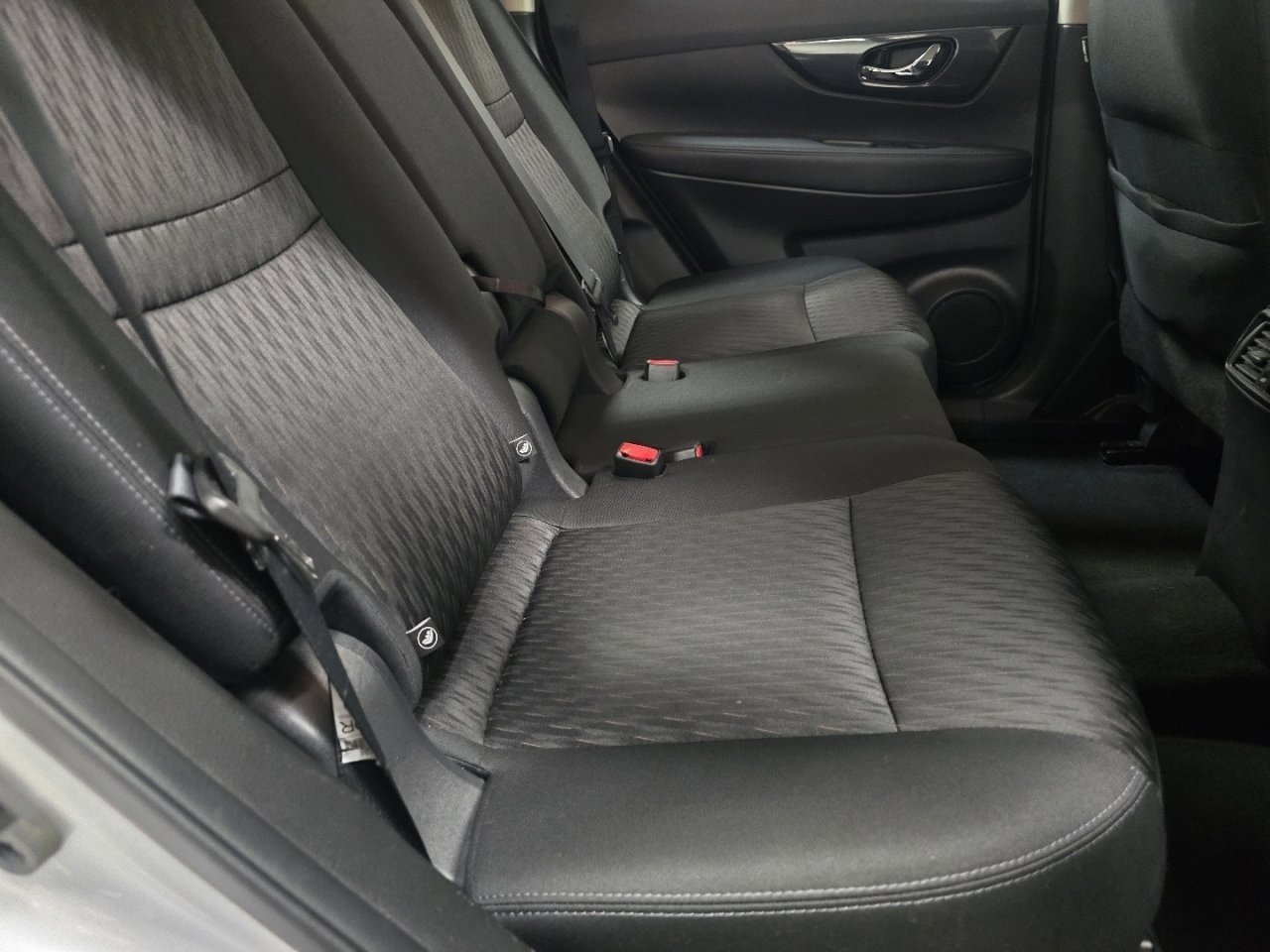 Used 2018 Nissan Rogue S image 18