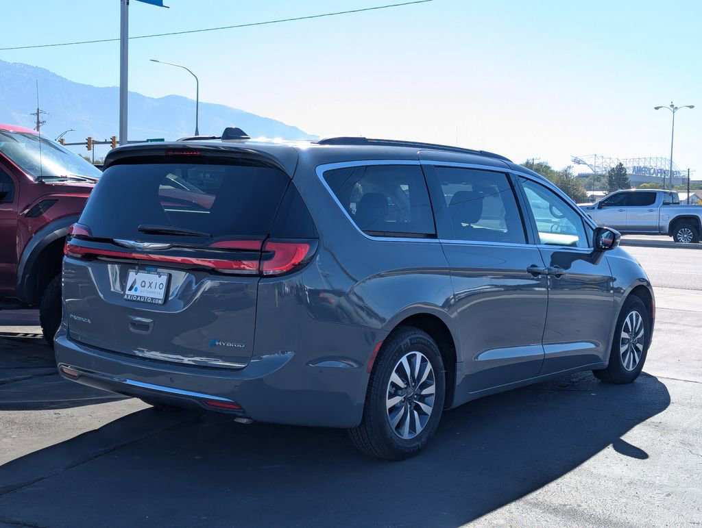 Used 2021 Chrysler Pacifica Touring image 4