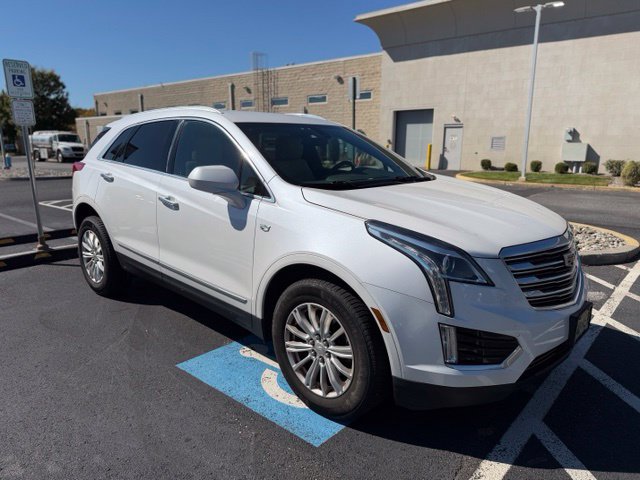Used 2018 Cadillac XT5 AWD image 2