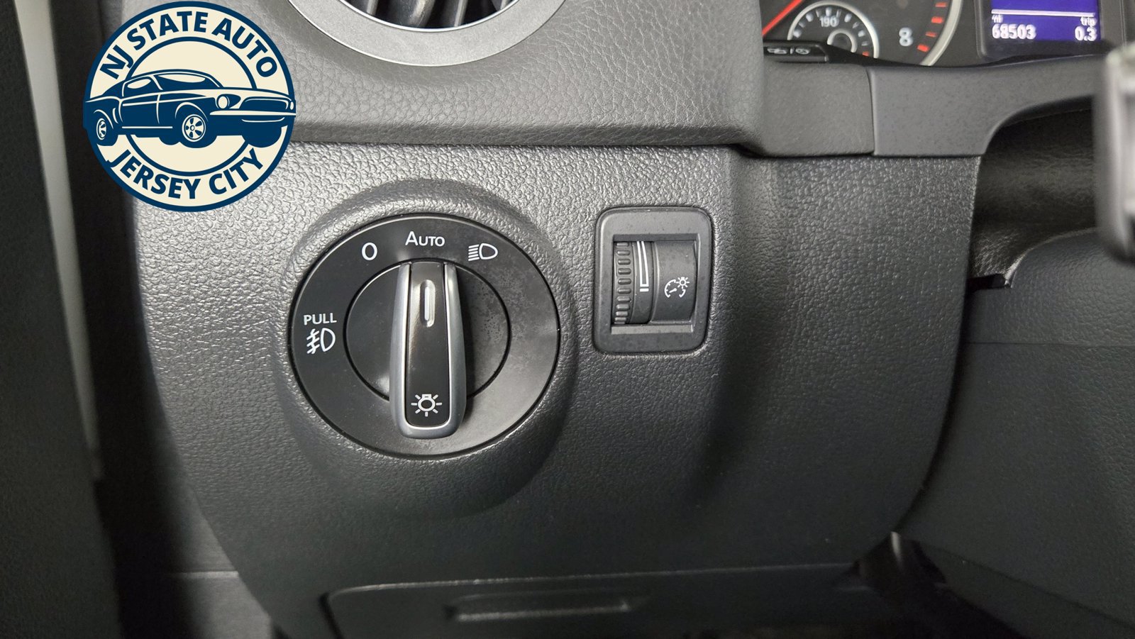 Used 2017 Volkswagen Tiguan Sport AWD/4WD image 23