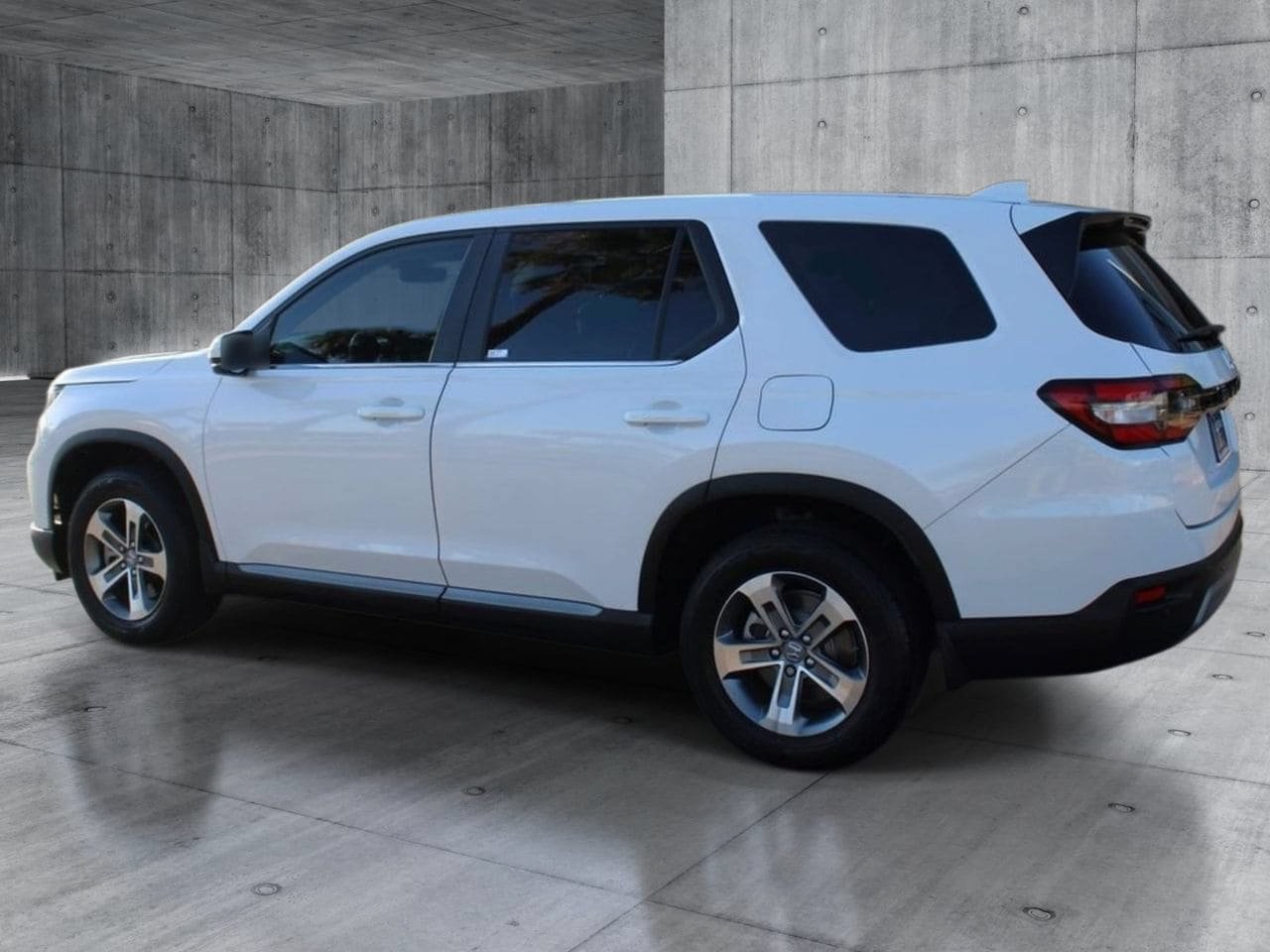 Used 2023 Honda Pilot EX-L image 3