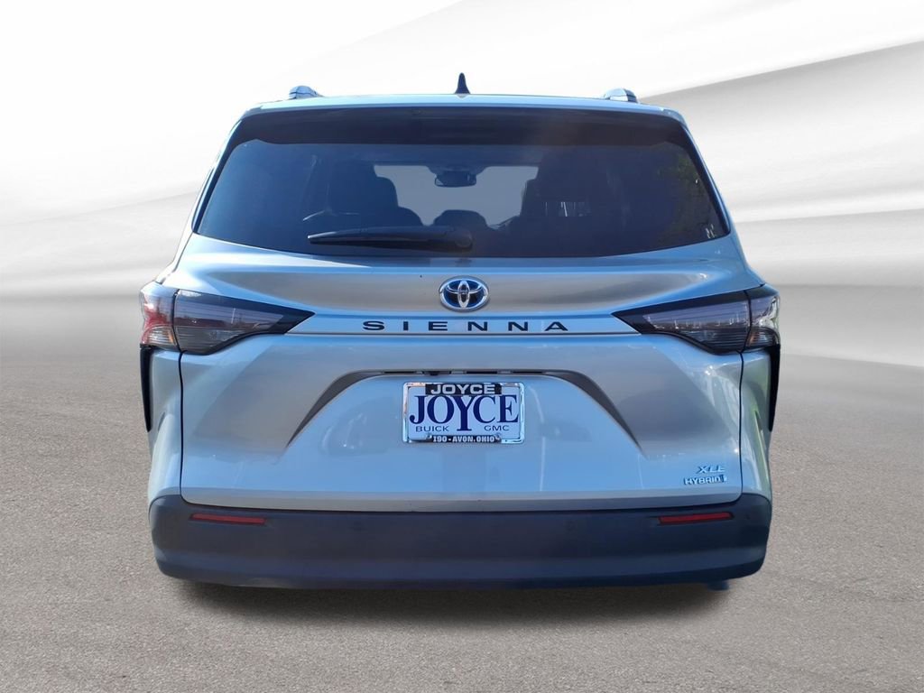 Used 2024 Toyota Sienna XLE FWD image 5