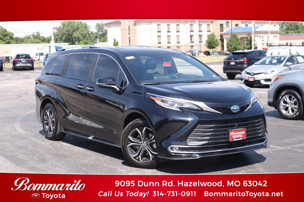 Used 2025 Toyota Sienna Platinum