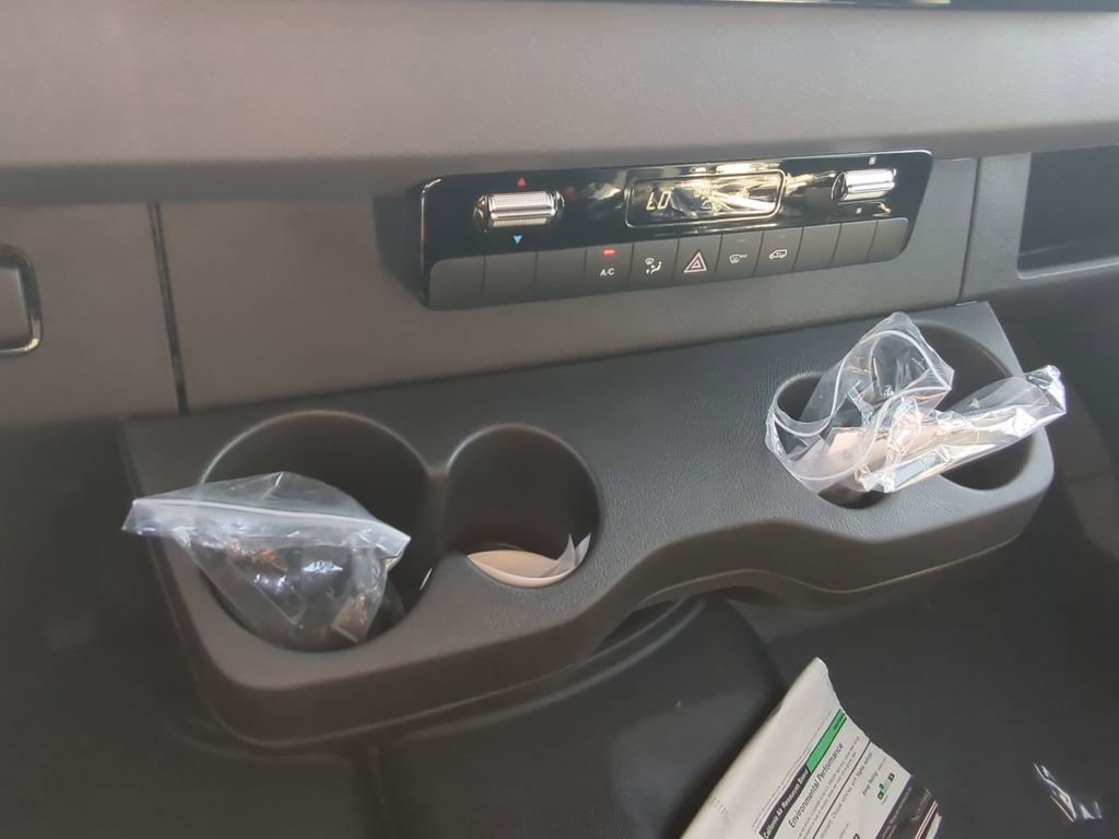 Used 2025 Mercedes-Benz Sprinter 2500 image 8