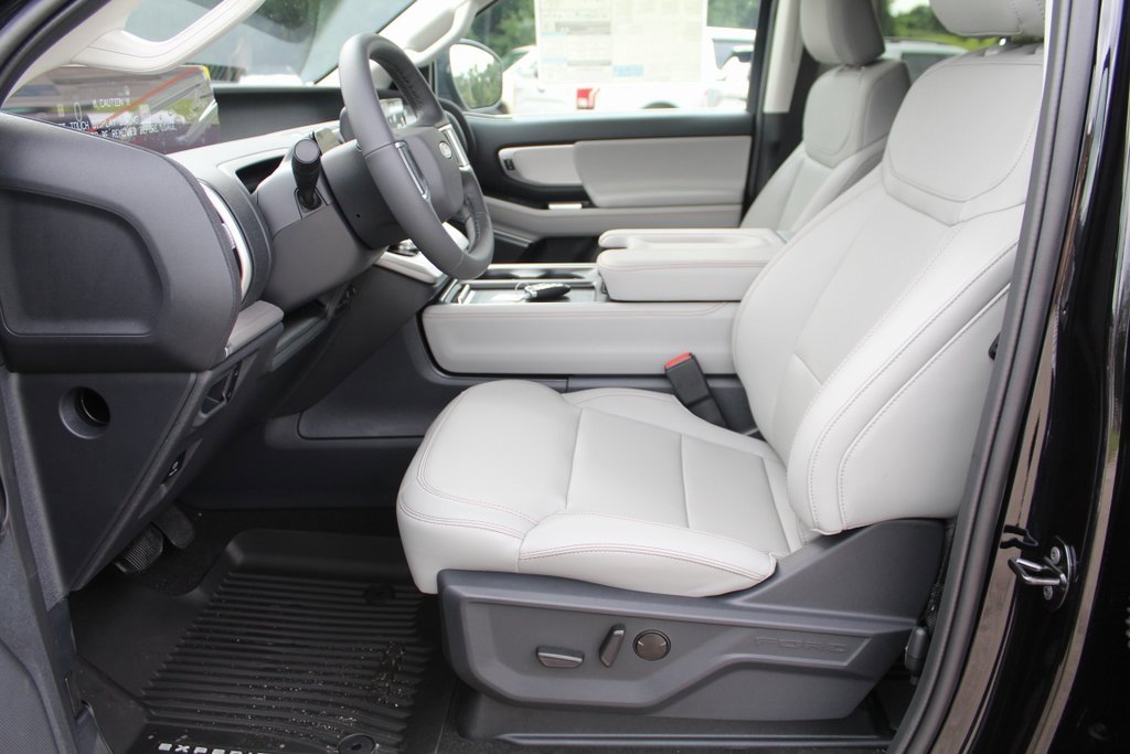 New 2025 Ford Expedition Active image 4