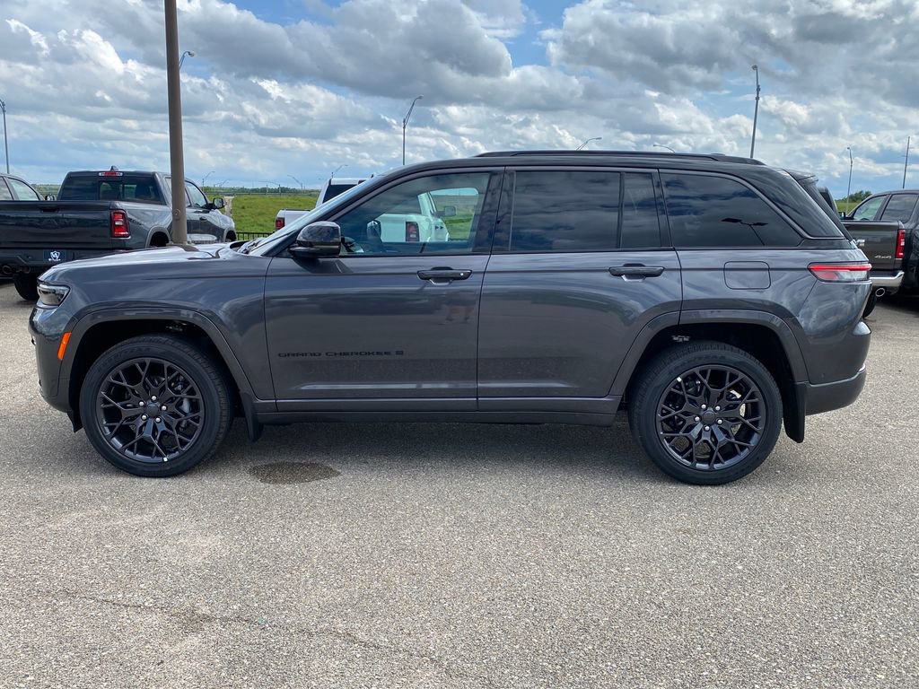New 2026 Jeep Grand Cherokee Summit w/ Obsidian Package AWD/4WD image 3
