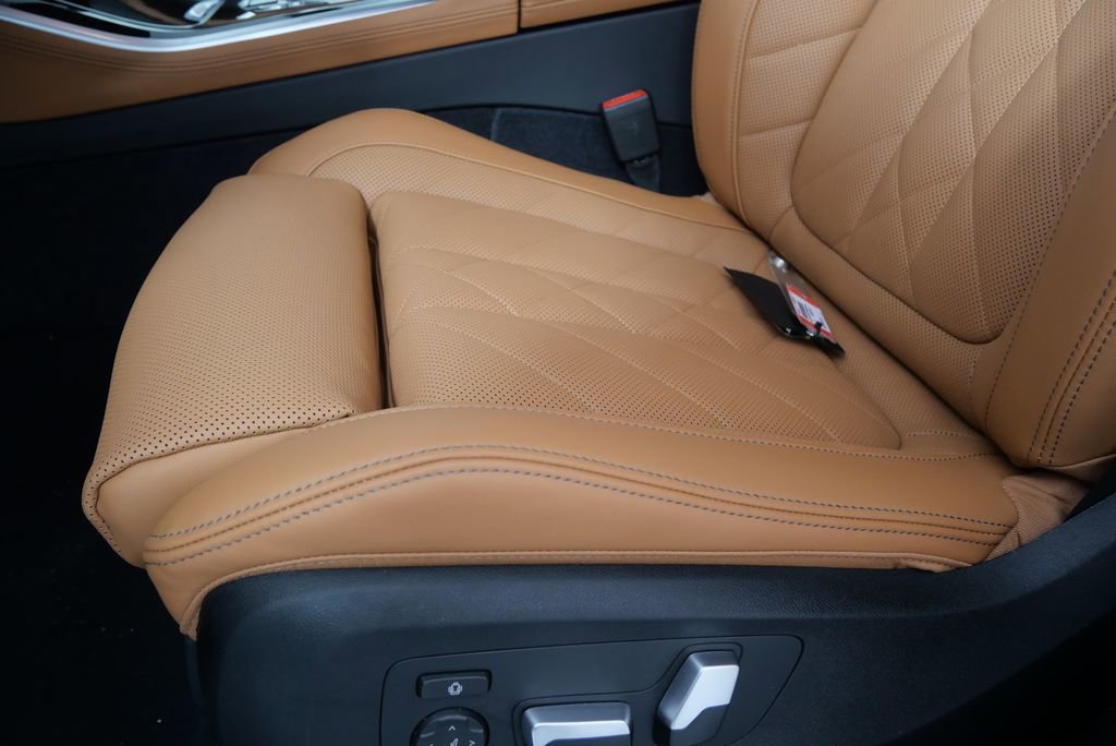 Used 2026 BMW X5 xDrive50e w/ Executive Package image 10