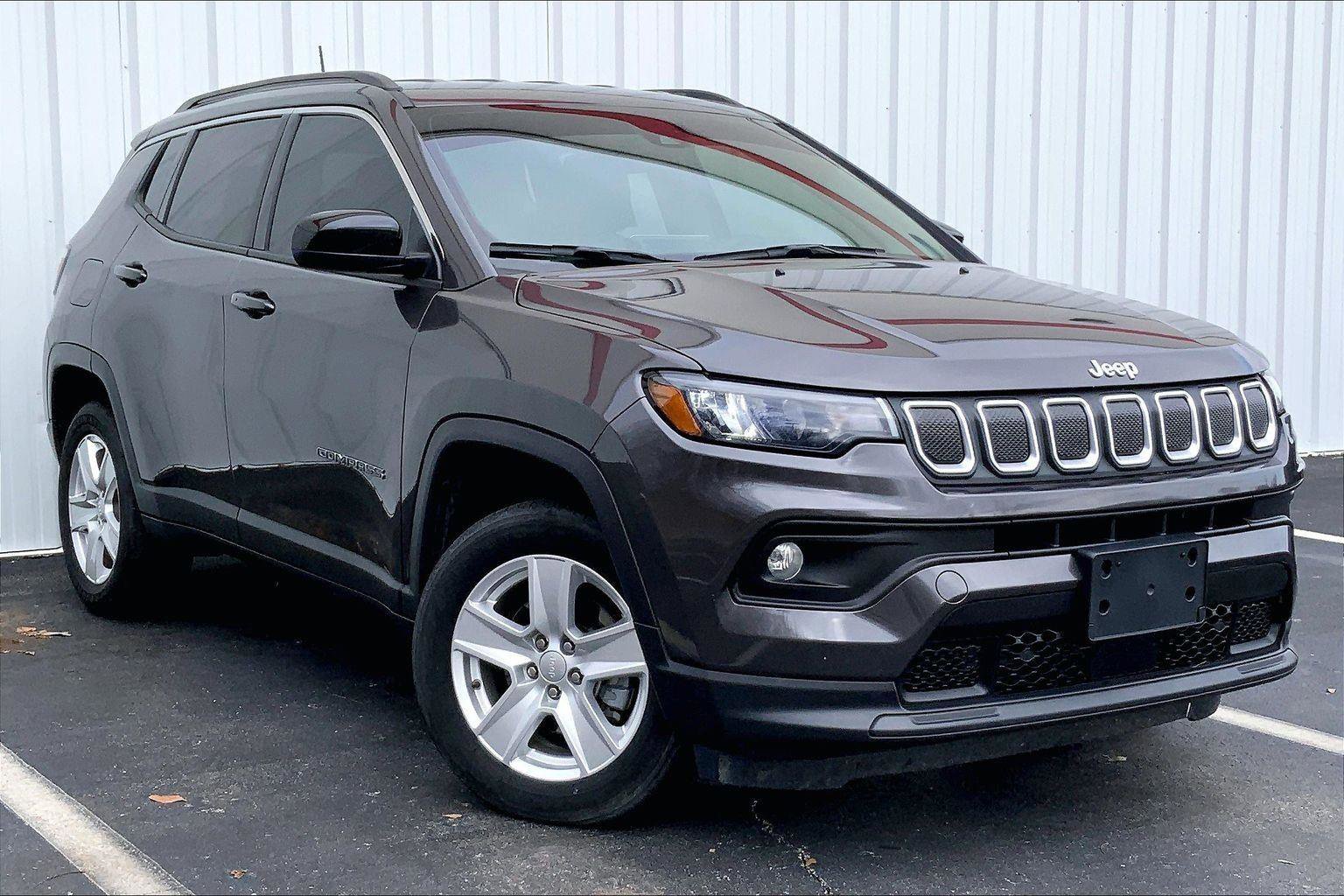Used 2022 Jeep Compass Latitude image 2