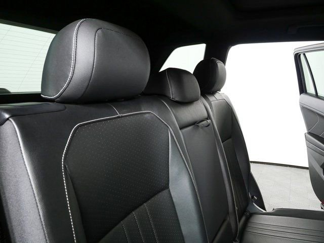 Used 2022 Volkswagen Tiguan SE R-Line FWD image 21