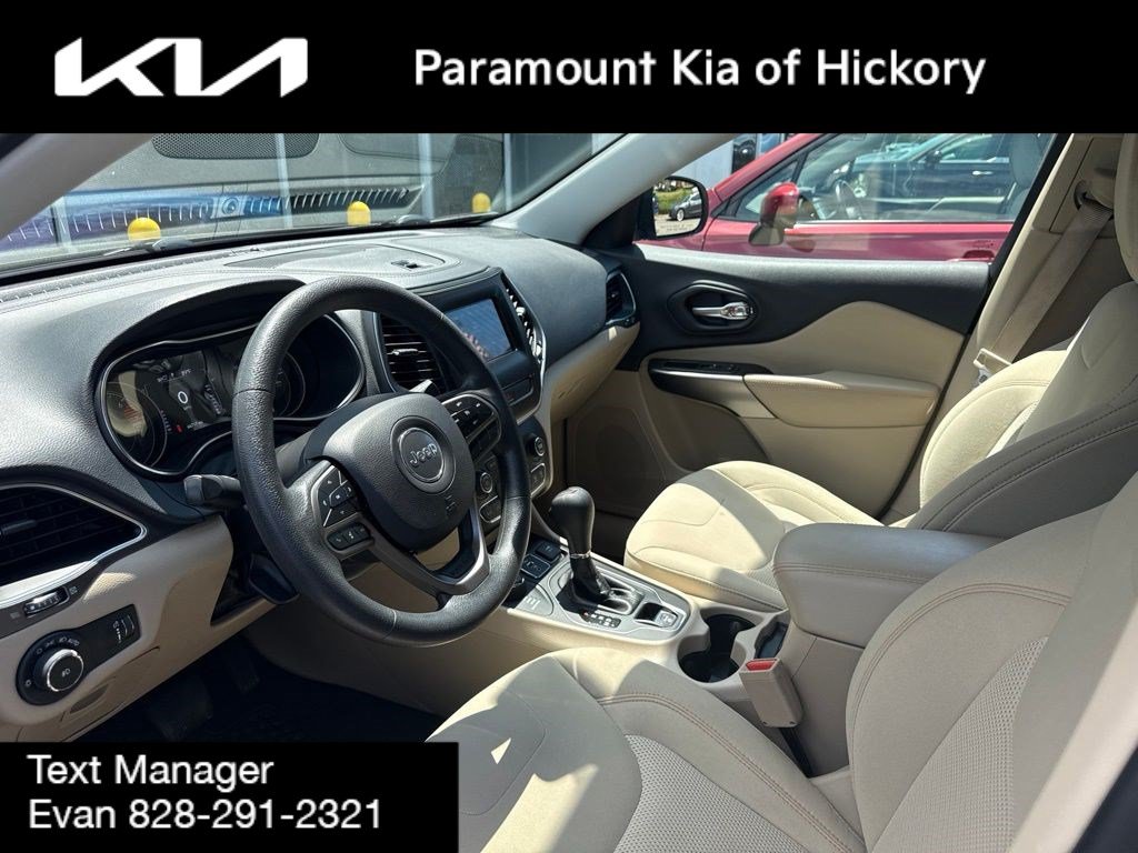 Used 2019 Jeep Cherokee Latitude w/ Popular Appearance Group AWD/4WD image 10