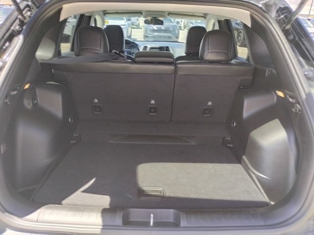 Used 2019 Jeep Cherokee Latitude Plus AWD/4WD image 9