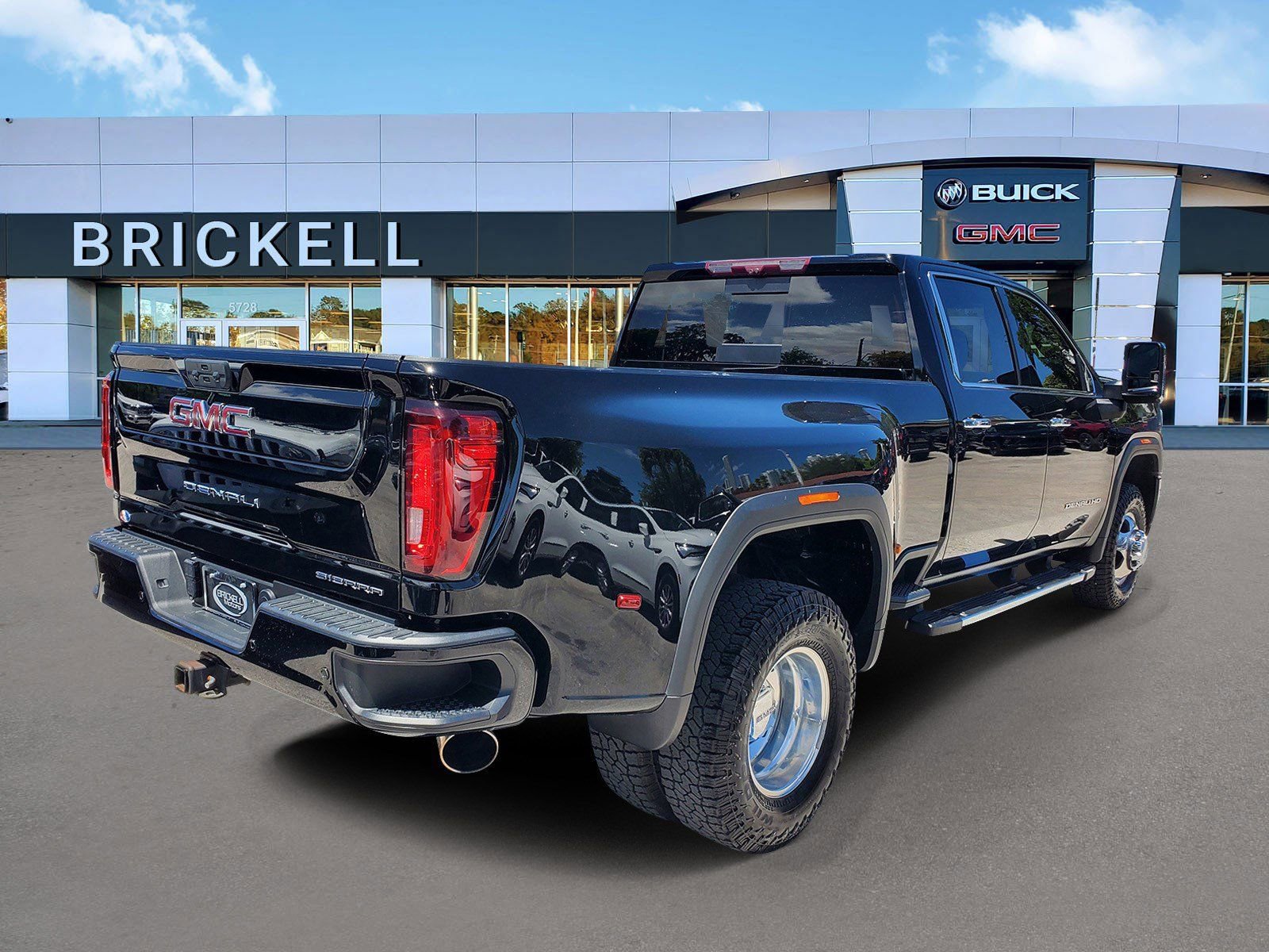 Used 2022 GMC Sierra 3500 Denali w/ Denali Ultimate Package image 3