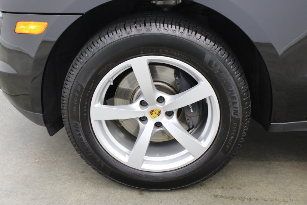 Used 2018 Porsche Macan AWD/4WD image 12