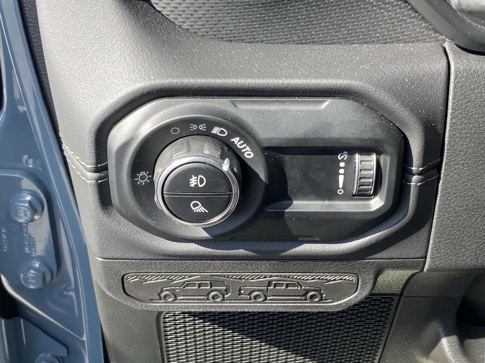Used 2025 Jeep Gladiator Rubicon w/ Convenience Group image 18