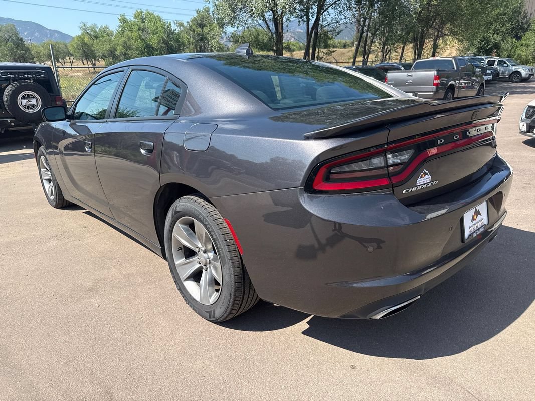 Used 2016 Dodge Charger SXT w/ Navigation & Travel Group RWD image 5