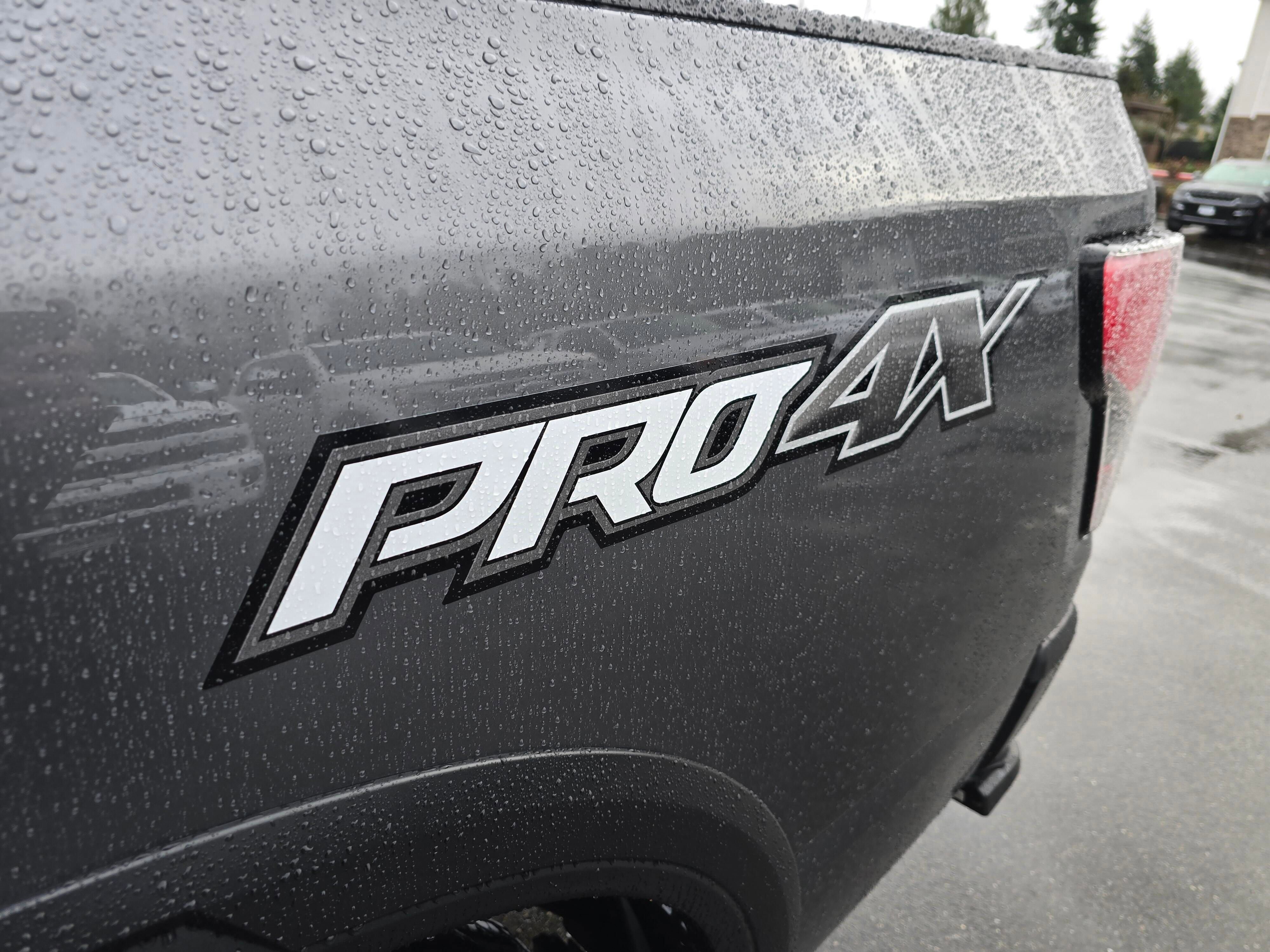 Used 2021 Nissan Titan PRO-4X w/ Pro-4x Convenience Package image 10