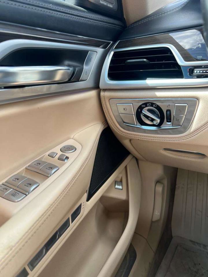 Used 2016 BMW 750i xDrive image 26