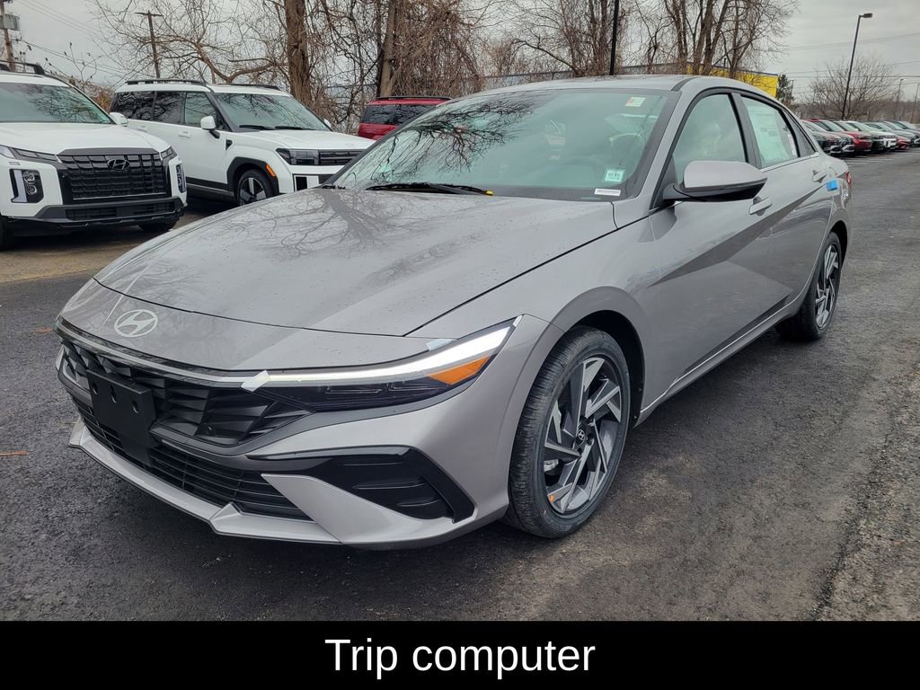Used 2025 Hyundai Elantra Limited FWD image 8
