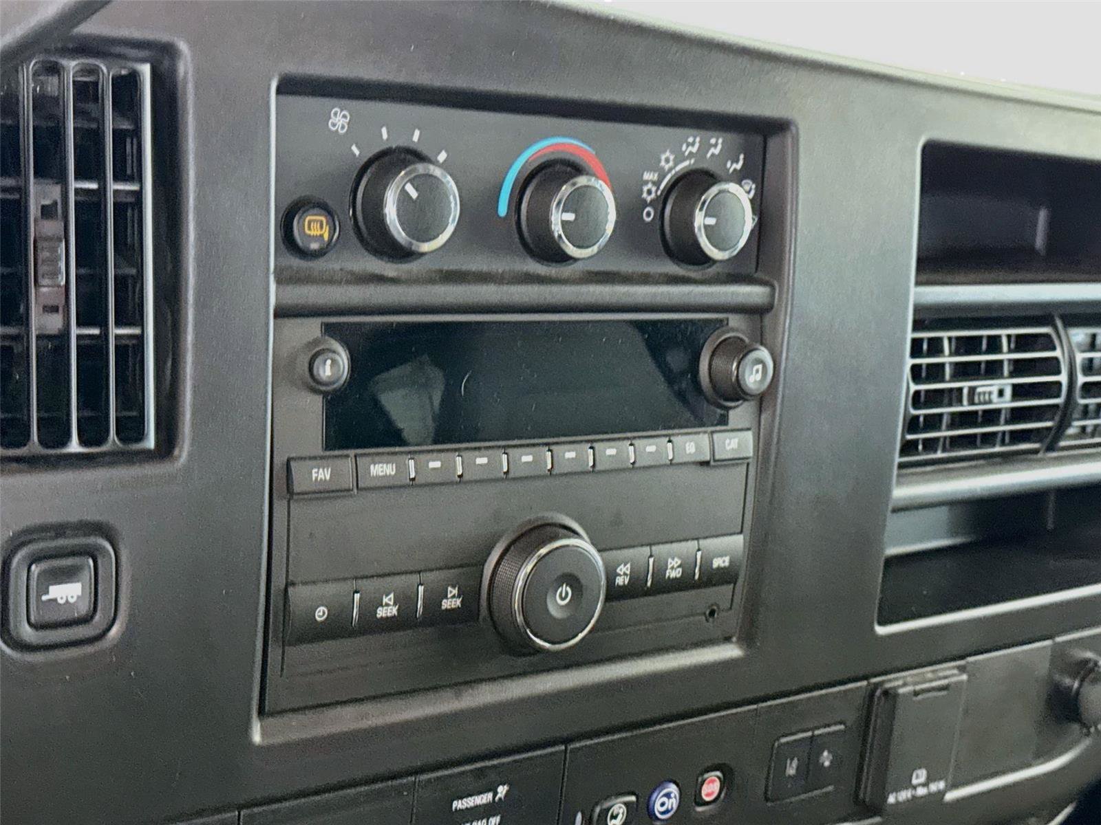 Used 2025 Chevrolet Express 3500 LT w/ LT Preferred Equipment Group RWD image 4