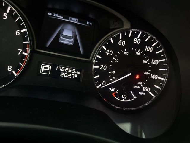 Used 2013 Nissan Pathfinder SV image 2