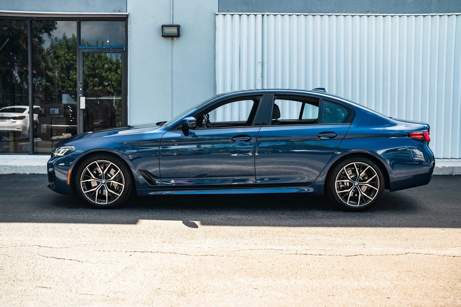 Used 2021 BMW 530i w/ M Sport Package RWD image 5
