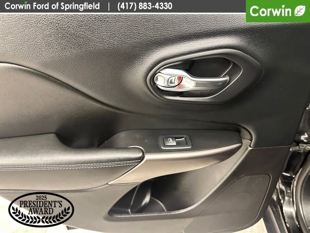 Used 2019 Jeep Cherokee Latitude Plus image 17