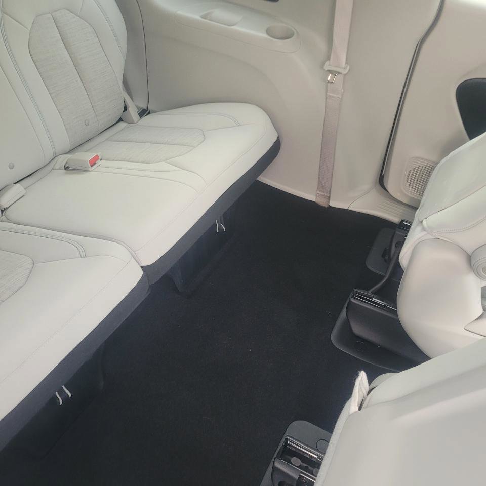 Used 2017 Chrysler Pacifica Touring Plus image 35