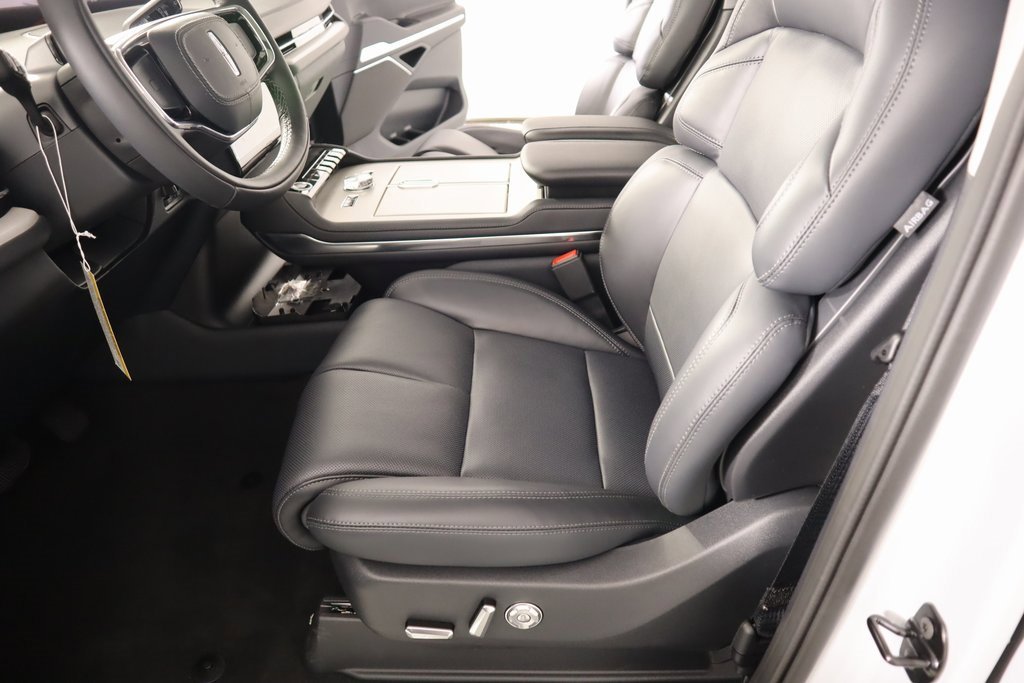 New 2025 Lincoln Navigator Reserve image 11