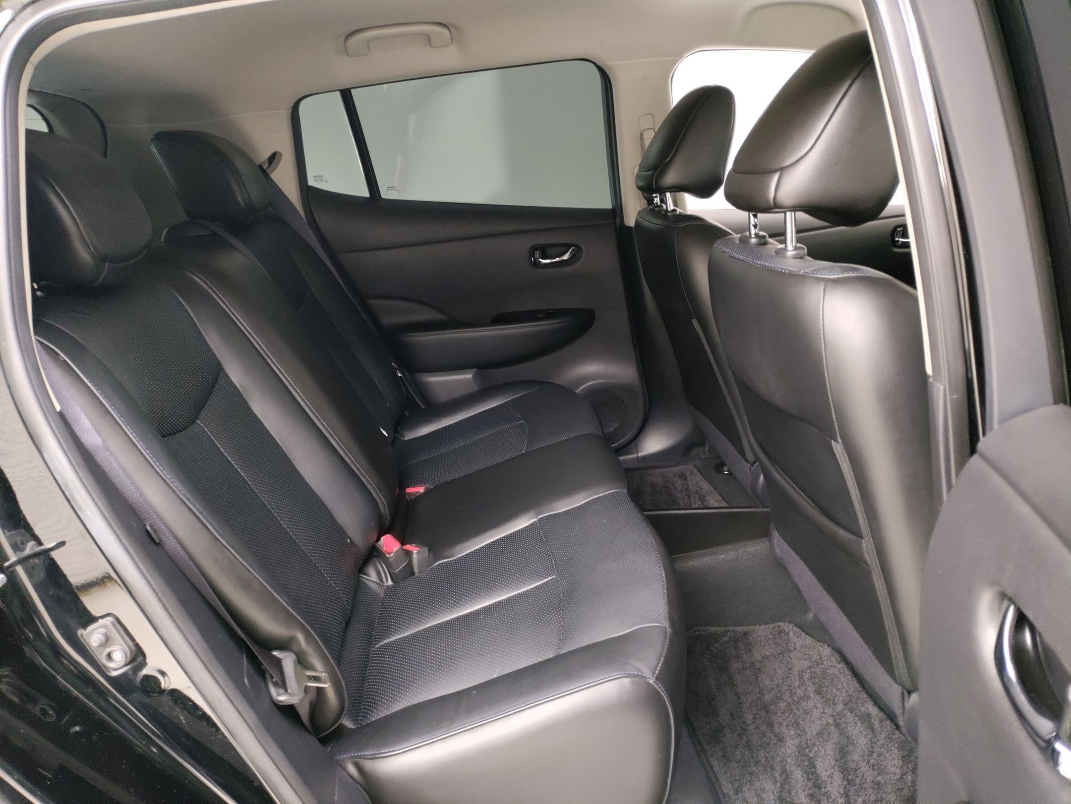 Used 2015 Nissan Leaf SL w/ Premium Package image 33