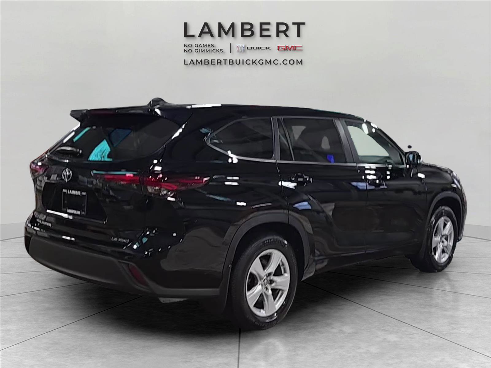 Used 2024 Toyota Highlander LE AWD/4WD image 5
