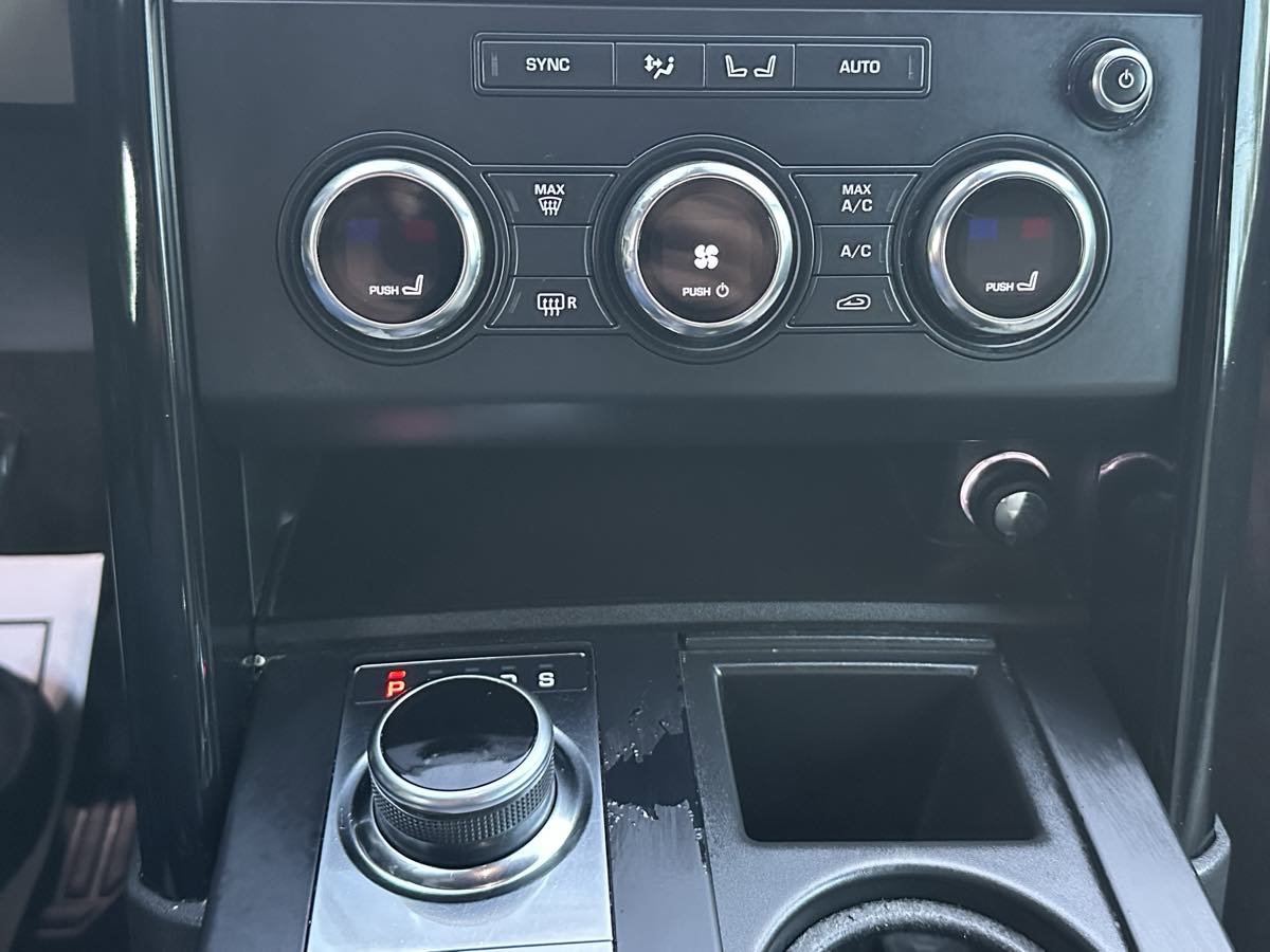 Used 2018 Land Rover Discovery SE image 41