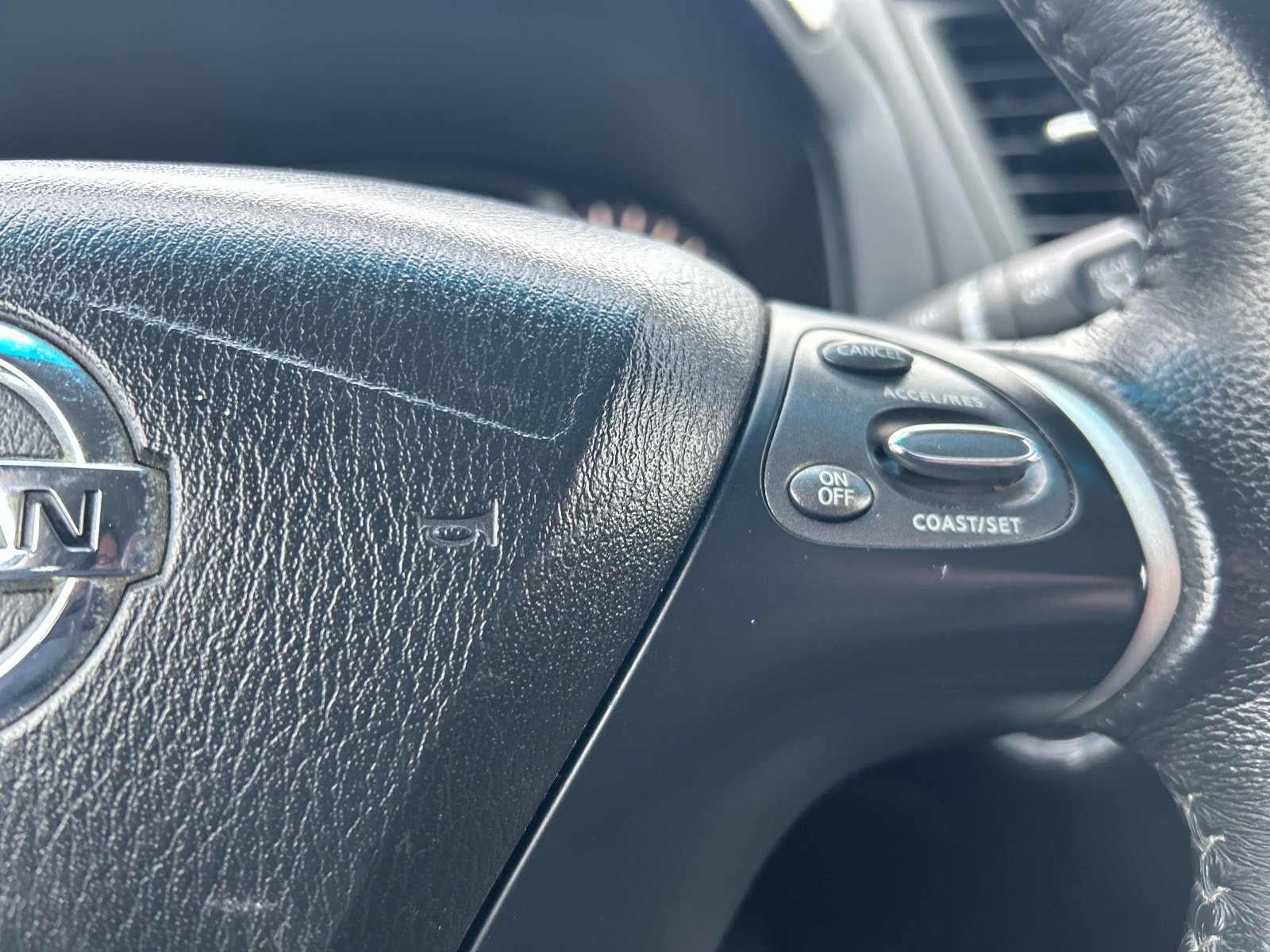 Used 2015 Nissan Pathfinder SL image 25