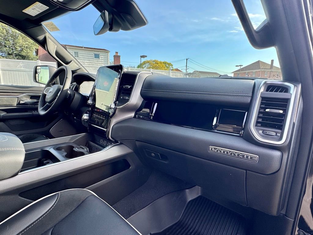 New 2026 RAM 1500 Laramie AWD/4WD image 18