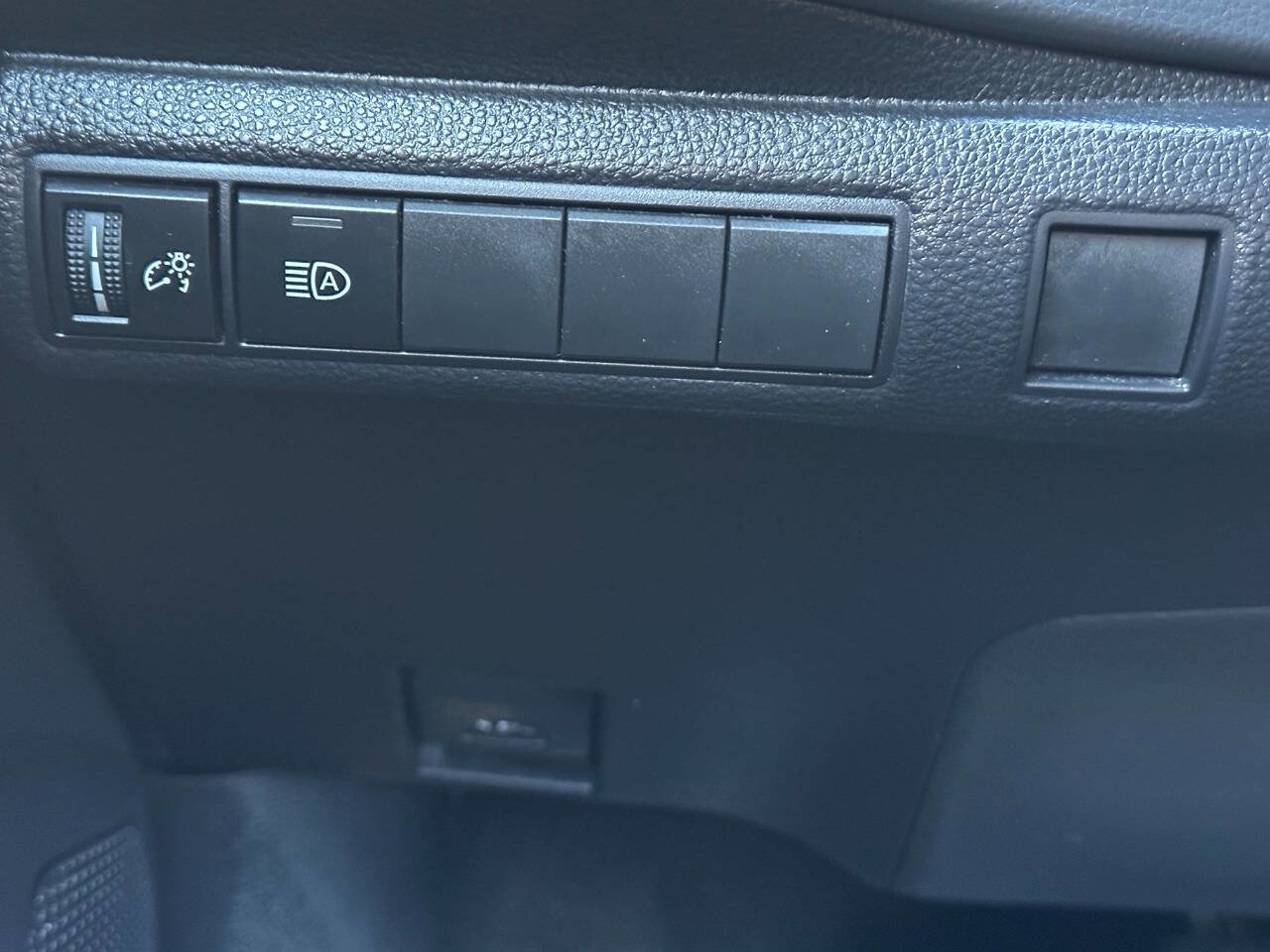 Used 2023 Toyota Corolla LE image 33