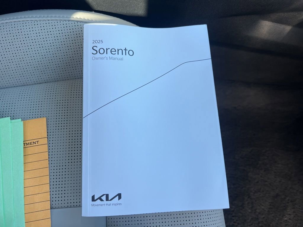 Certified 2025 Kia Sorento S w/ Panoramic Sunroof Package FWD image 27