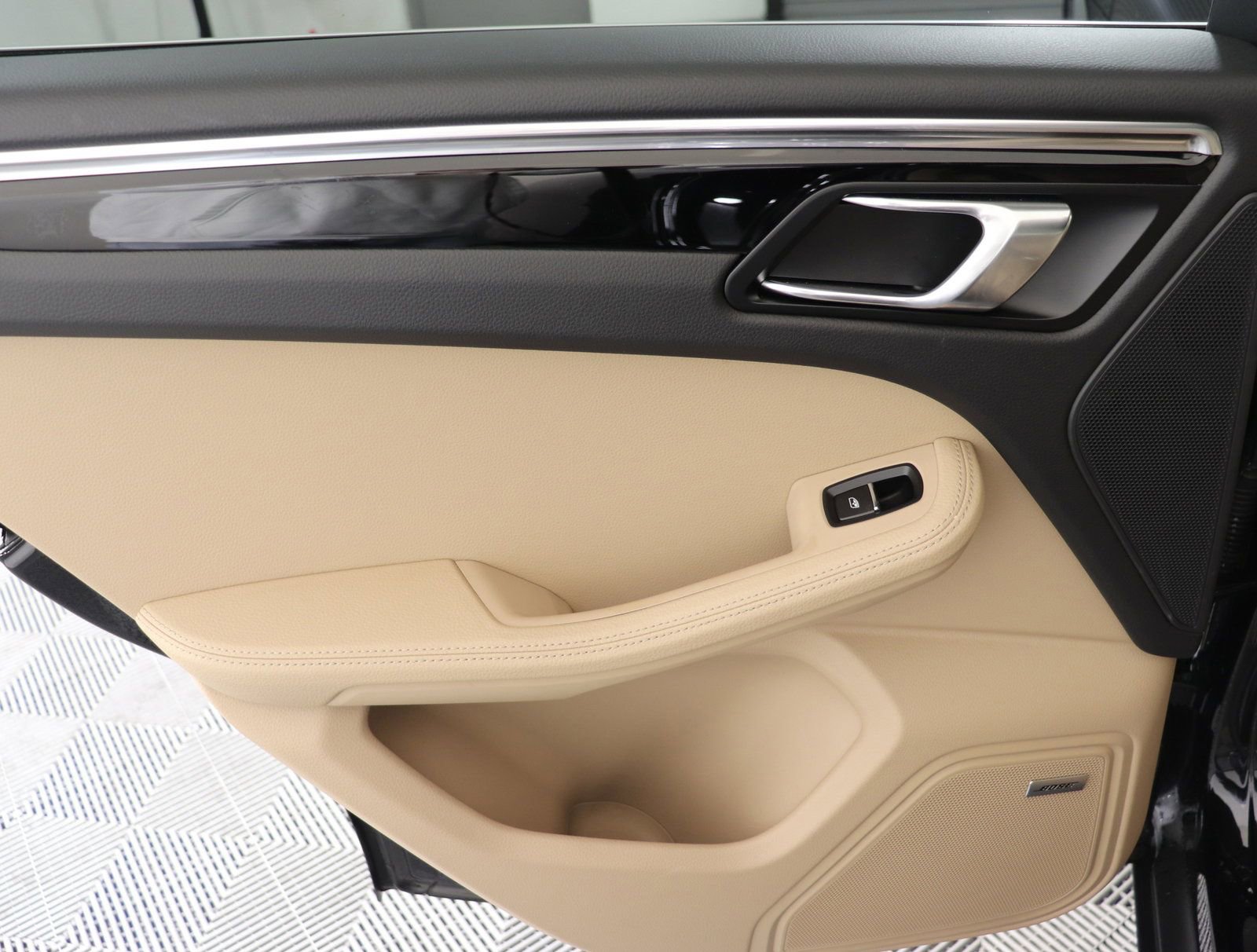 Used 2025 Porsche Macan image 13