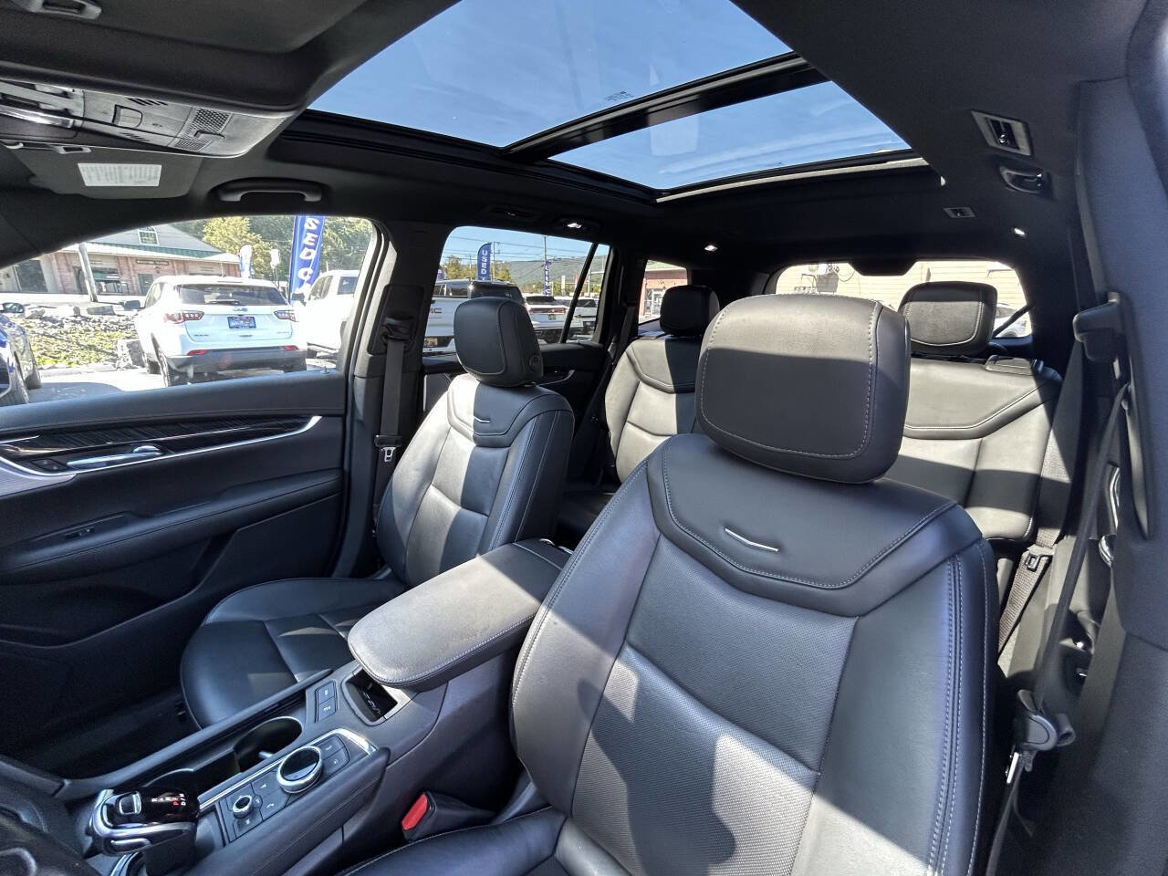 Used 2022 Cadillac XT6 Premium Luxury w/ Technology Package image 14