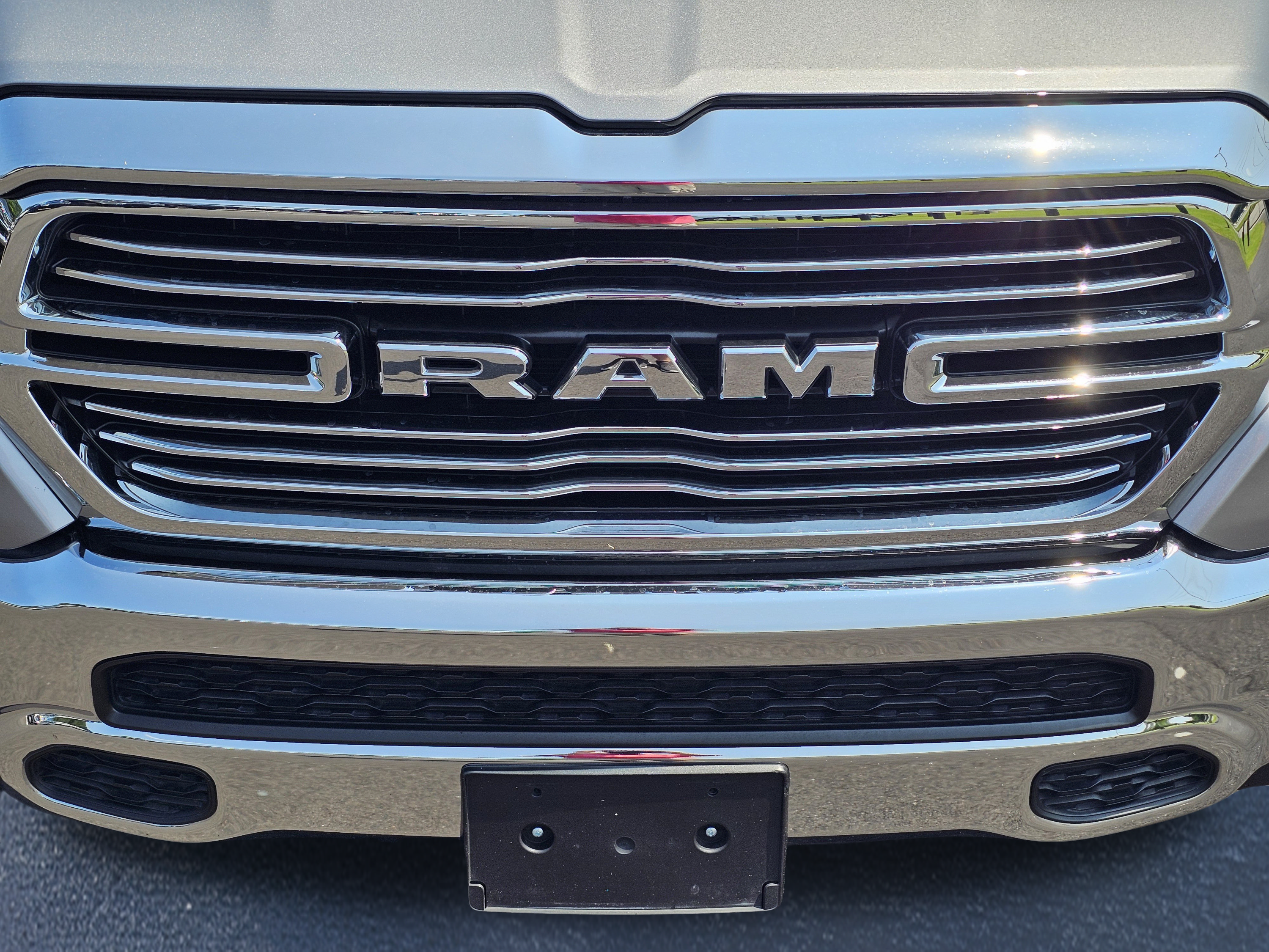 Used 2024 RAM 1500 Laramie AWD/4WD image 3
