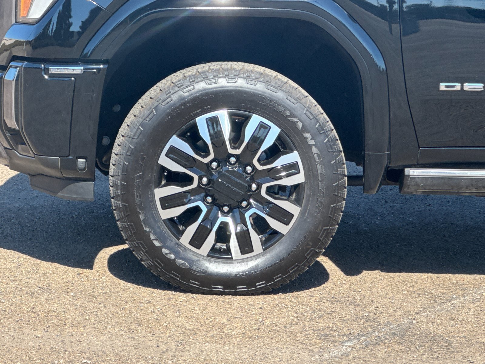 Used 2024 GMC Sierra 2500 Denali Ultimate AWD/4WD image 26