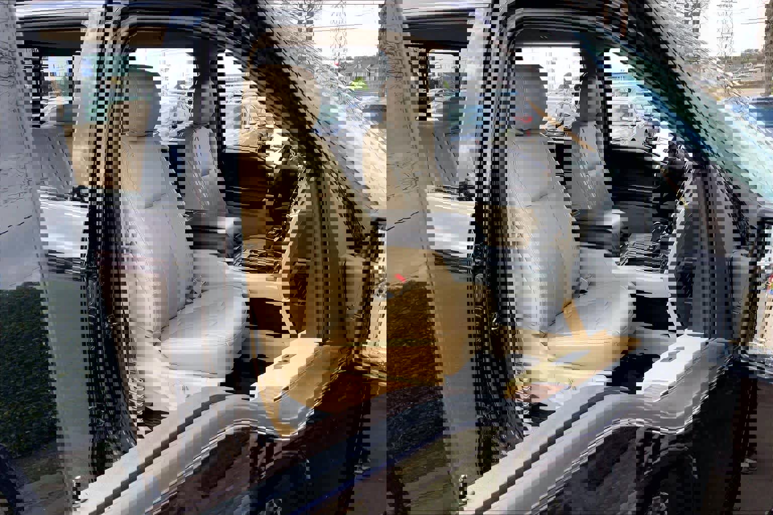 Used 2020 Ford F150 Lariat w/ Equipment Group 501A Mid image 8