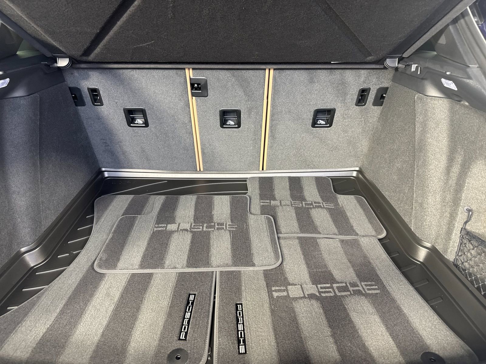 Certified 2025 Porsche Macan image 17