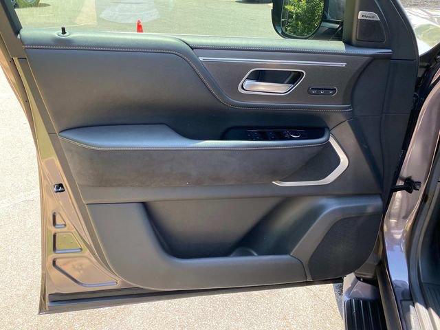 Used 2025 INFINITI QX80 Luxe RWD image 12