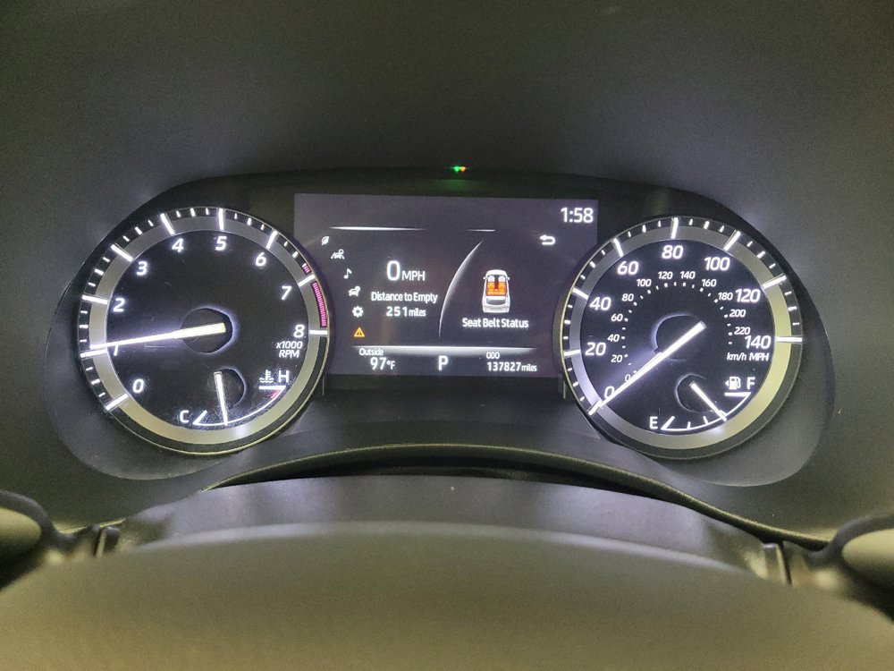 Used 2021 Toyota Highlander XLE AWD/4WD image 23