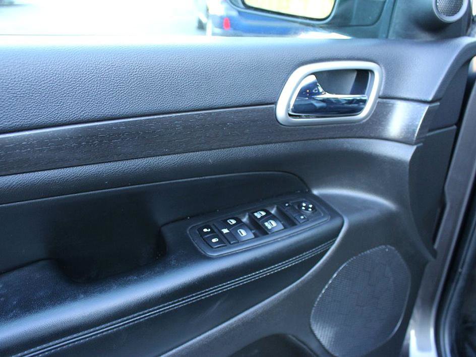 Used 2018 Jeep Grand Cherokee Altitude image 9