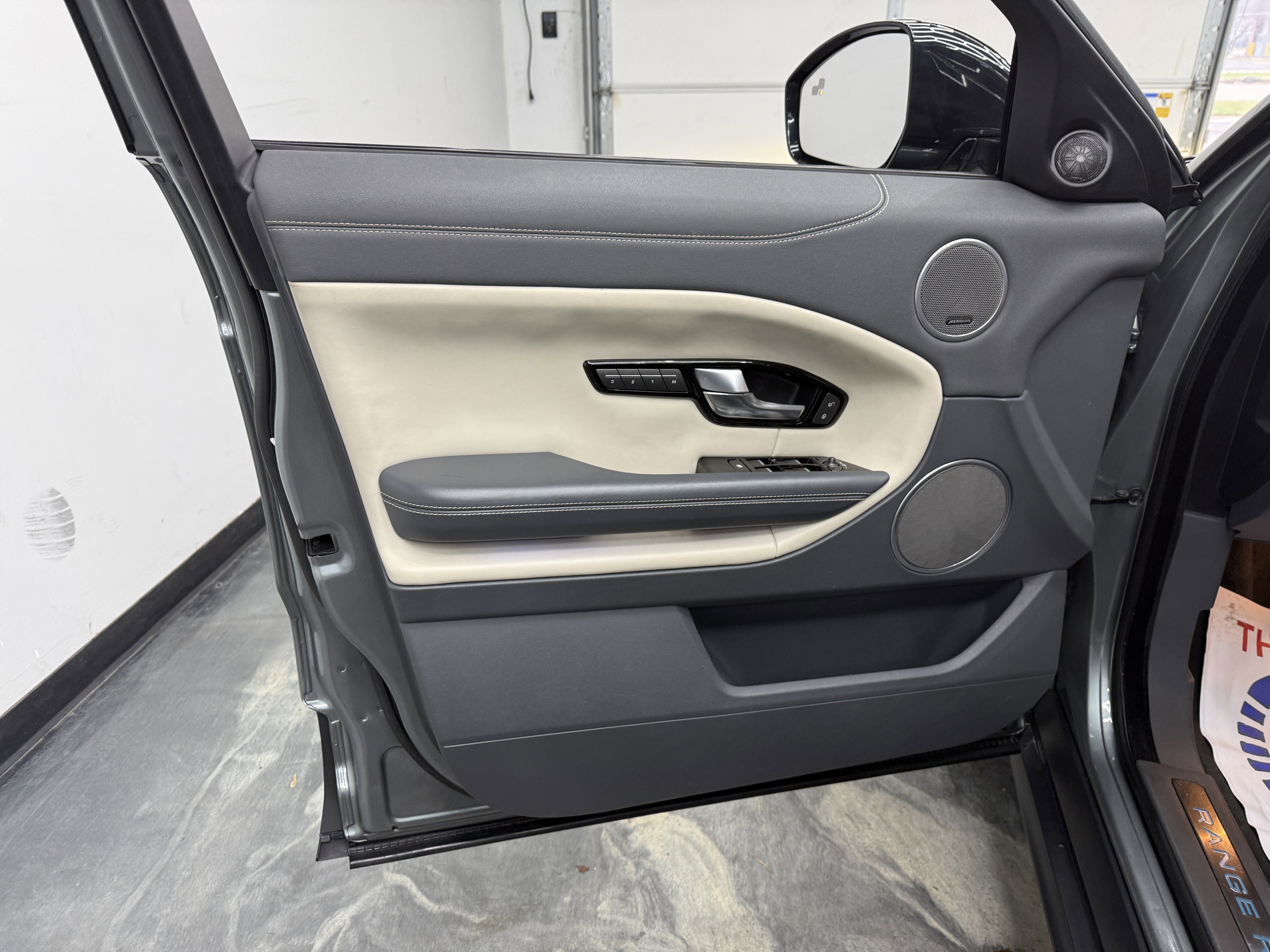 Used 2016 Land Rover Range Rover Evoque HSE Dynamic image 10