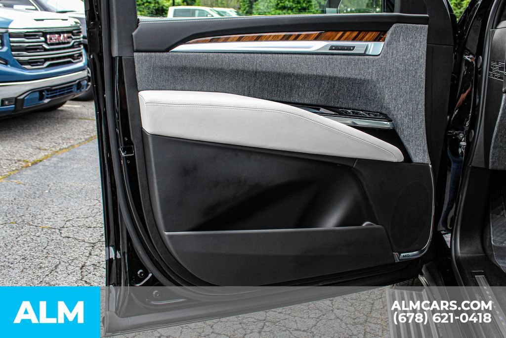 Used 2026 Cadillac Escalade Platinum Sport w/ LPO, Floor Liner Package AWD/4WD image 40