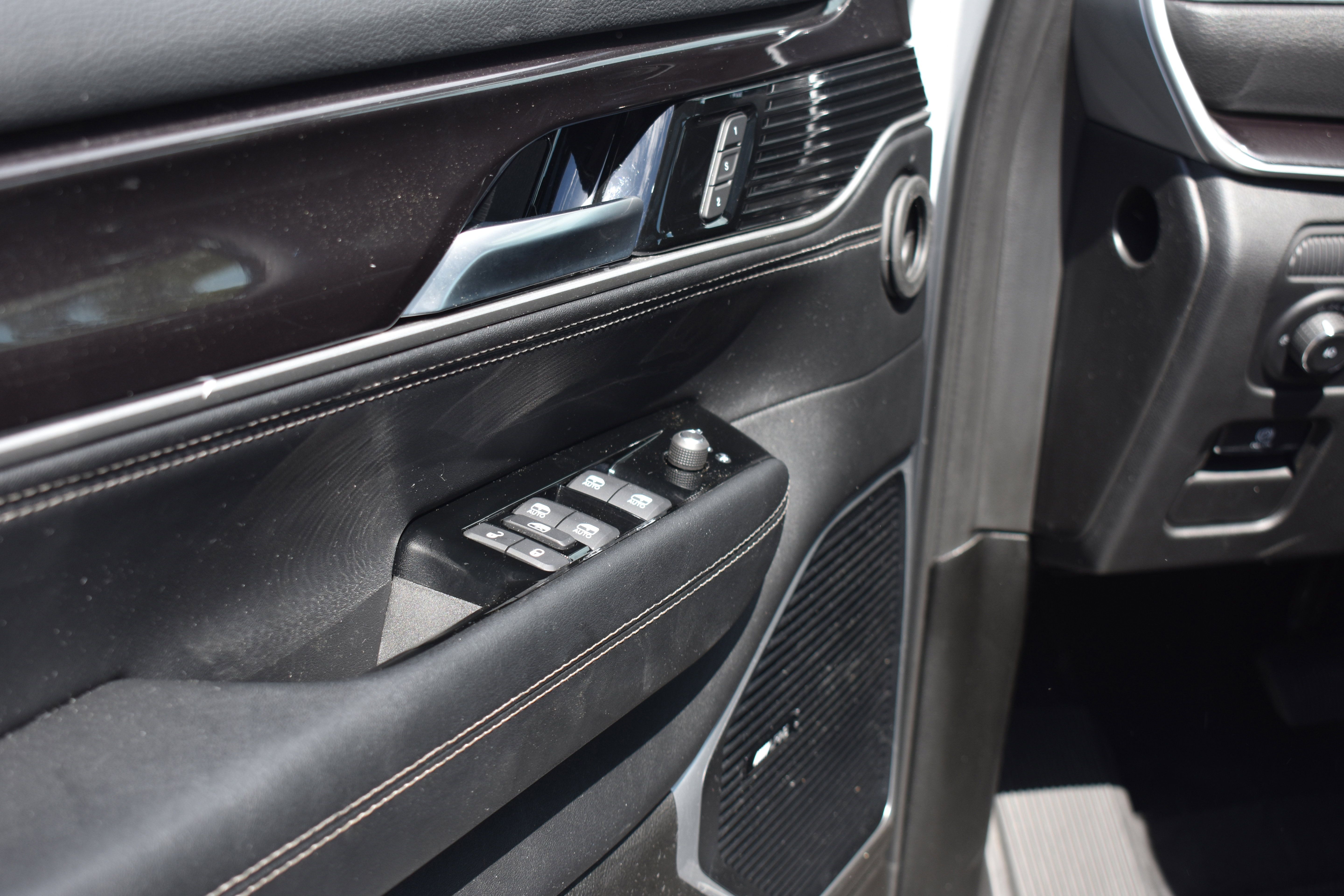 Used 2024 Jeep Wagoneer 4WD w/ Premium Group I image 26